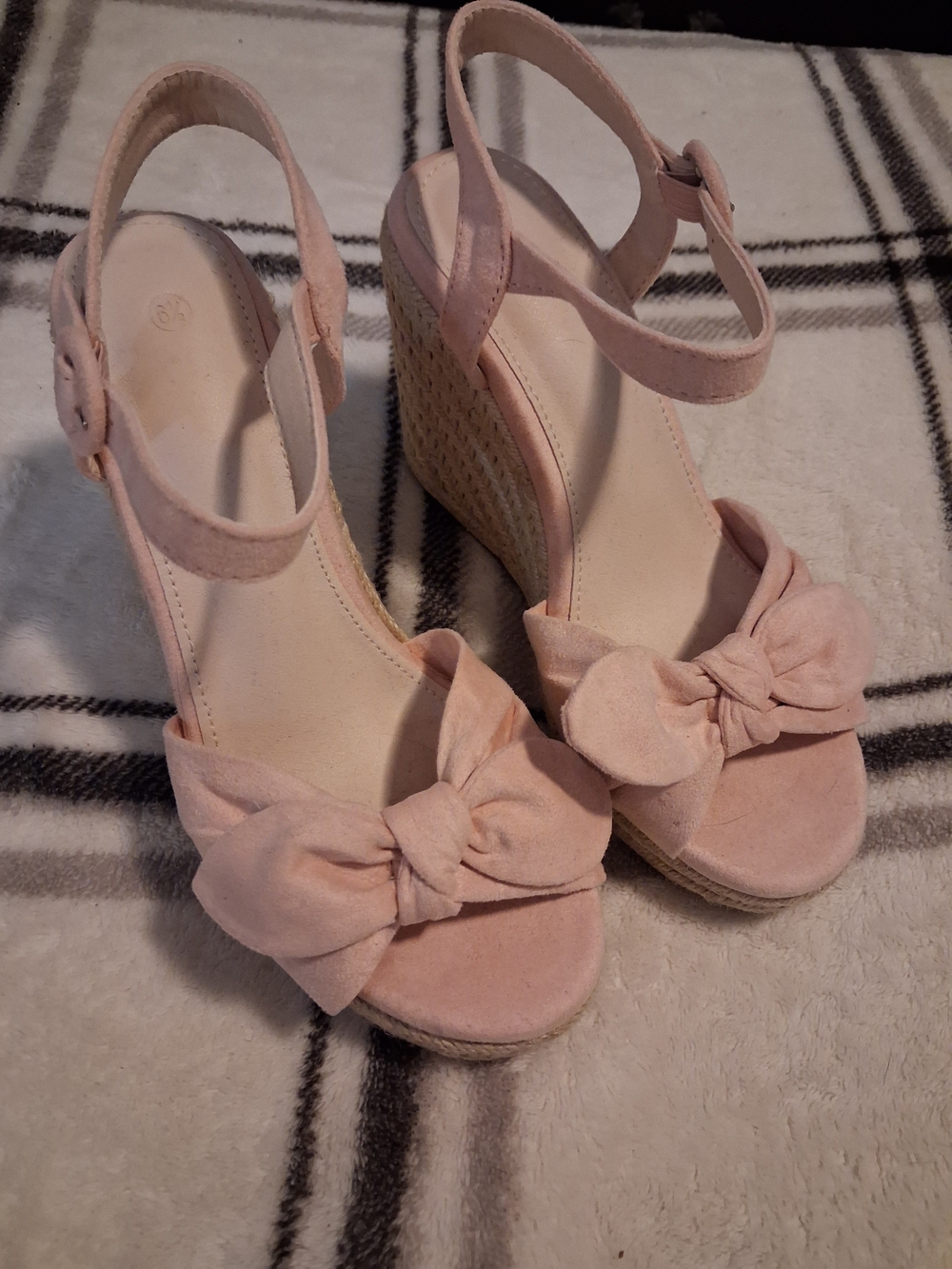 Wedge Sandals with Bow Accent in Light Pink
